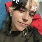 Profesora de dibujo con varios medios para todas las edades